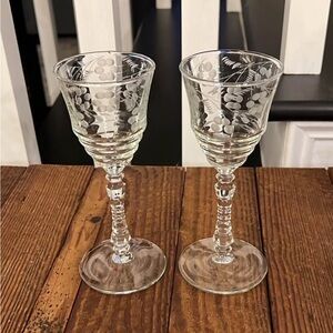 Elegant Clear Wine Glass Set
